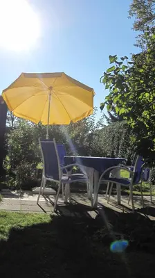 Ein Garten an der Unterkunft Ferienwohnungen Reetwinkel in Wieck