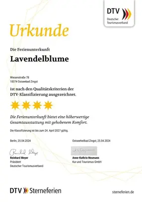 Ein Zertifikat, Auszeichnung, Logo oder anderes Dokument, das in der Unterkunft Lavendelblume - 4 Sterne - inklusive eigener BikeBox mit Strom, Wäschepaket, Power WLAN, Parkplatz, early CheckIn # Bestpreisgarantie # ausgestellt ist