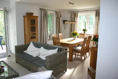Ein Sitzbereich in der Unterkunft Ferienhaus Dierhagen Strand I & II