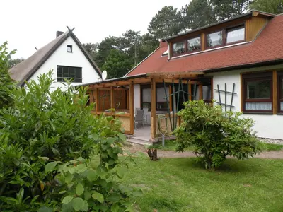 Ein Garten an der Unterkunft Ferienhaus Dierhagen Strand I & II