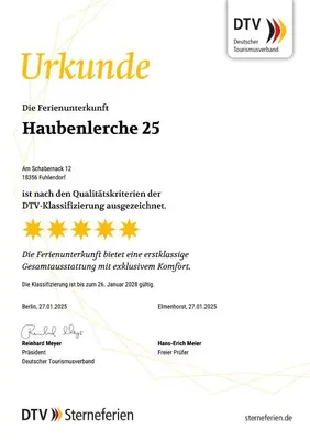 Ein Zertifikat, Auszeichnung, Logo oder anderes Dokument, das in der Unterkunft Ferienhaus Haubenlerche 25 ausgestellt ist