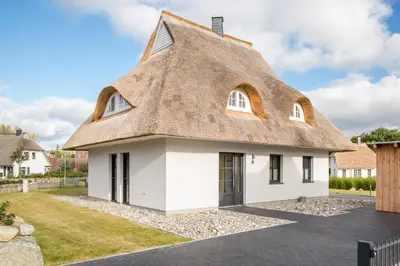 Das Gebäude in dem sich das Ferienhaus befindet