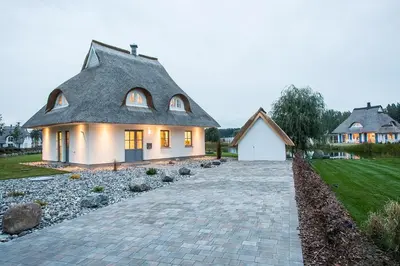 Das Gebäude in dem sich das Ferienhaus befindet