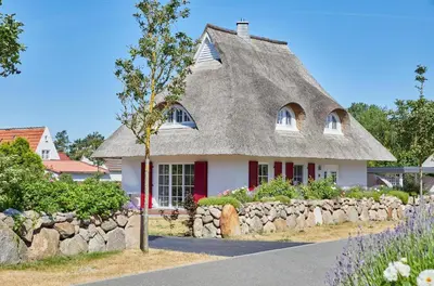 Das Gebäude in dem sich das Ferienhaus befindet