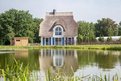 Blick auf einen Fluss in der Nähe des Ferienhauses