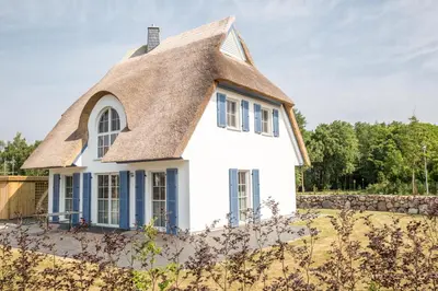 Das Gebäude in dem sich das Ferienhaus befindet