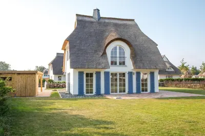 Das Gebäude in dem sich das Ferienhaus befindet
