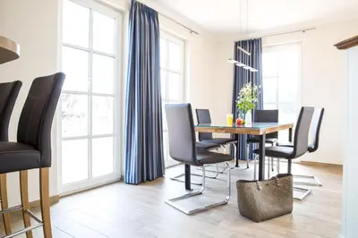 Ein Sitzbereich in der Unterkunft Ferienhaus Schilfrohrsaenger 43