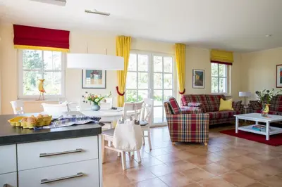 Ein Sitzbereich in der Unterkunft Ferienhaus Schilfrohrsaenger 48