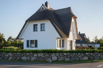 Das Gebäude in dem sich das Ferienhaus befindet