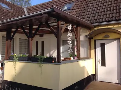 Das Gebäude in dem sich die Ferienwohnung befindet