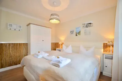 Ein Bett oder Betten in einem Zimmer der Unterkunft Villa Strandblick 4