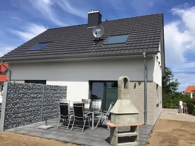 Das Gebäude in dem sich das Ferienhaus befindet