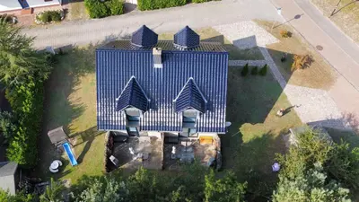 Das Gebäude in dem sich das Ferienhaus befindet