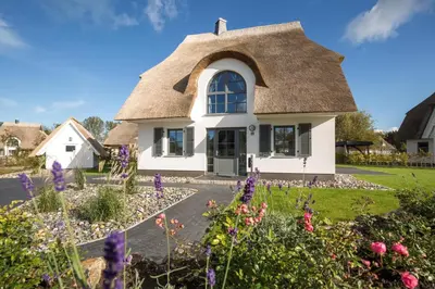 Ein Garten an der Unterkunft Ferienhaus Schilfrohrsaenger 36
