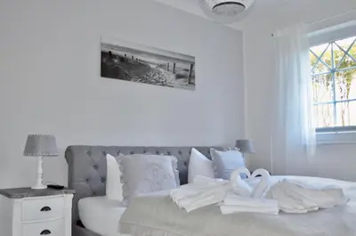 Ein Bett oder Betten in einem Zimmer der Unterkunft Villa Strandblick 10