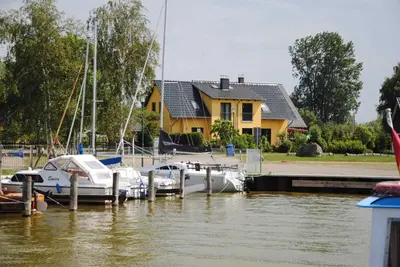 Blick auf einen Fluss in der Nähe des Ferienhauses