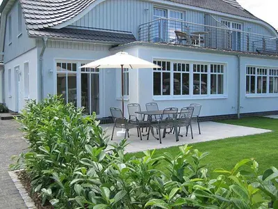 Ein Garten an der Unterkunft Ferienhaus Sundevit Nr 1 Prerow