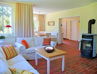 Ein Sitzbereich in der Unterkunft Ferienhaus Sundevit Nr 1 Prerow