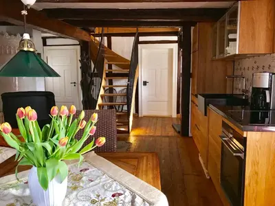 Küche/Küchenzeile in der Unterkunft Haus am Hafen - Kaminfeeling und Luxus unter Reet