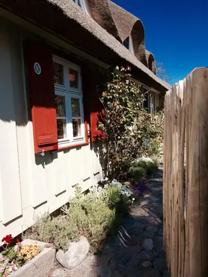 Das Gebäude in dem sich das Ferienhaus befindet