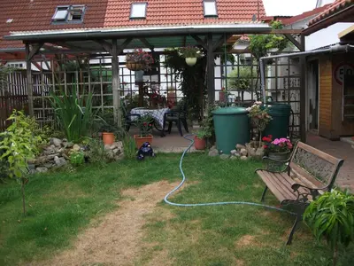 Ein Garten an der Unterkunft Kleine Ferienwohnung