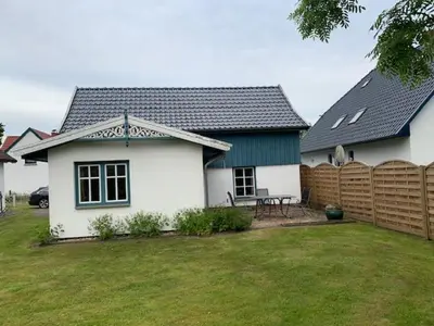 Das Gebäude in dem sich das Ferienhaus befindet