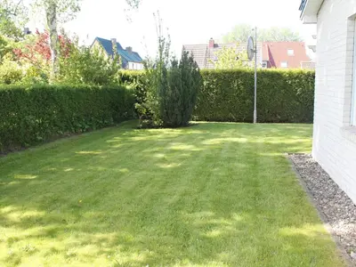 Ein Garten an der Unterkunft Ferienwohnung in Zingst