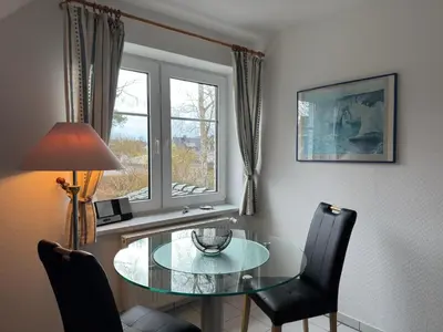 Ein Sitzbereich in der Unterkunft Ferienwohnung in Zingst