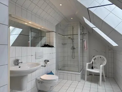 Ein Badezimmer in der Unterkunft Wohnung mit Balkon-nur 500 Meter zum Strand