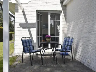 Ein Patio oder anderer Außenbereich in der Unterkunft Geräumige Wohnung mit Garten in Zingst