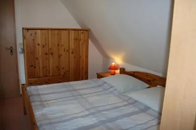 Ein Bett oder Betten in einem Zimmer der Unterkunft Ferienwohnung Kinnerstuw