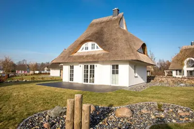 Das Gebäude in dem sich das Ferienhaus befindet