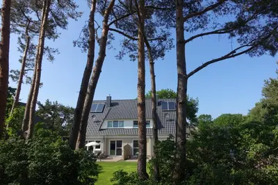 Ein Garten an der Unterkunft Premiumhaus Bodden und Mehr-Brise