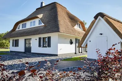 Das Gebäude in dem sich das Ferienhaus befindet