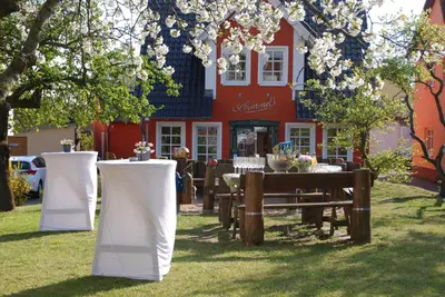 Ein Garten an der Unterkunft Schimmels Pension