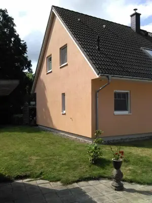 Das Gebäude in dem sich das Ferienhaus befindet