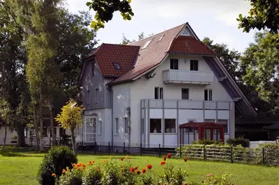 Ein Garten an der Unterkunft Darsskrabbe