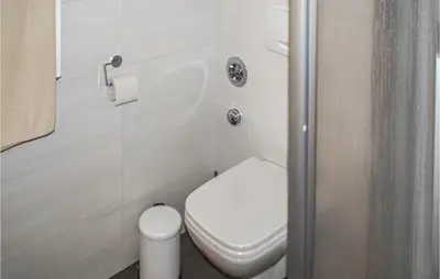 Ein Badezimmer in der Unterkunft 1 Bedroom Gorgeous Apartment In Prerow