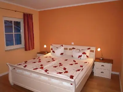 Ein Bett oder Betten in einem Zimmer der Unterkunft Ferienhaus Fischlandperle