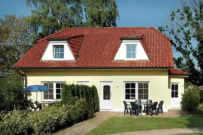 Das Gebäude in dem sich das Ferienhaus befindet