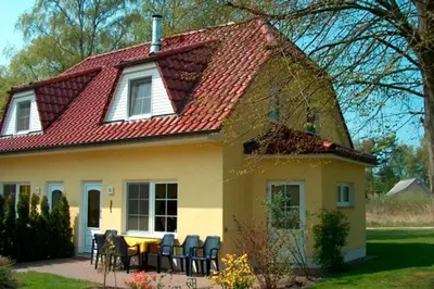 Das Gebäude in dem sich das Ferienhaus befindet