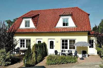 Das Gebäude in dem sich das Ferienhaus befindet