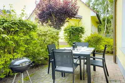 Ein Garten an der Unterkunft Am Deich 44
