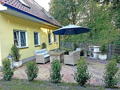 Ein Garten an der Unterkunft Am Deich 43