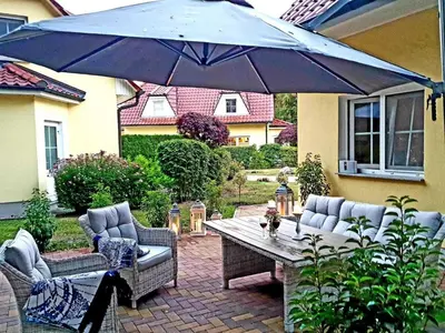 Ein Garten an der Unterkunft Am Deich 43