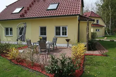 Ein Garten an der Unterkunft Am Deich 23 Strandeule Zingst