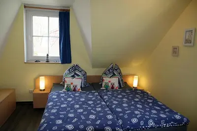 Ein Bett oder Betten in einem Zimmer der Unterkunft Am Deich 23 Strandeule Zingst