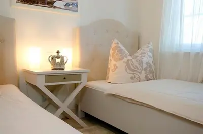 Ein Bett oder Betten in einem Zimmer der Unterkunft Les Belles, Haus Bastien, FW Galant, Whg 6