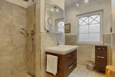 Ein Badezimmer in der Unterkunft Les Belles, Haus Davide, FW Mondain, Whg 10